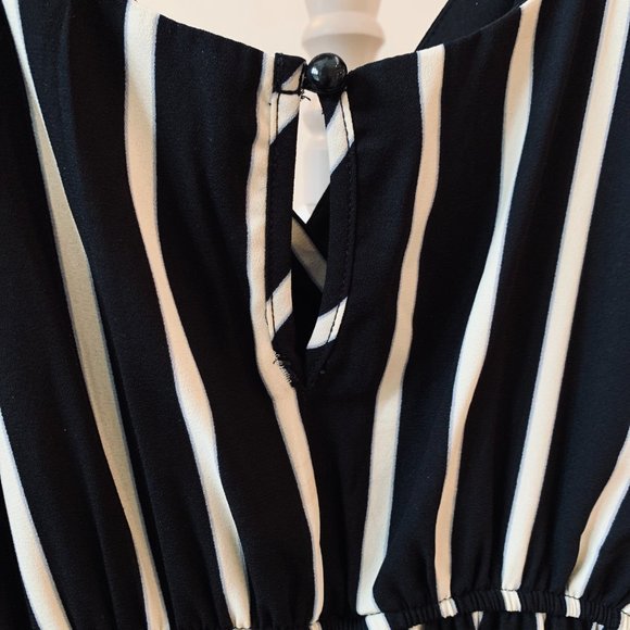 Striped Ruffled Romper - Picture 6 of 7